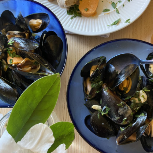 Mussels with spicy tomato butter