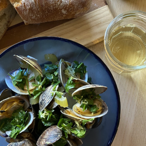 Clams with celery and toasted garlic